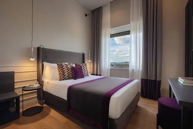 غرفة عائلية بسريرين كوين بإطلالة على المدينة، Rental In Rome Pinciana Deluxe 1/4
