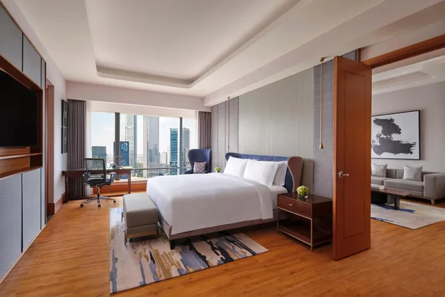 Mayfair, Suite, King Bed, City View, Club Lounge Access, High Floor، Ritz Carlton Jakarta Mega Kuningan Hotel 2/3