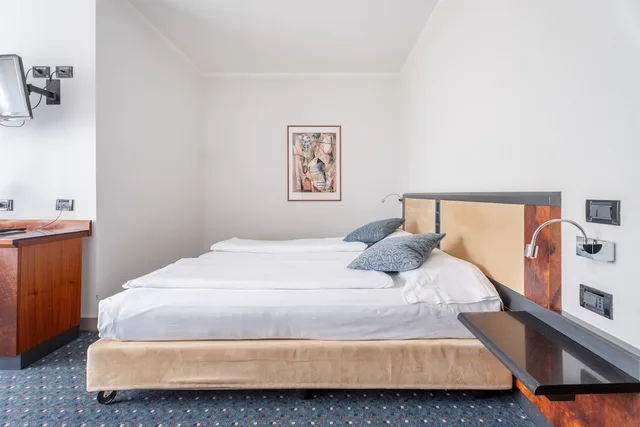 Room, Twin Beds, Majestic Palace 2/2