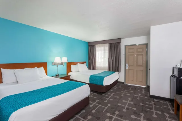 غرفة قياسية بسريرين كوين للمدخنين، Howard Johnson by Wyndham National City/San Diego South 1/2