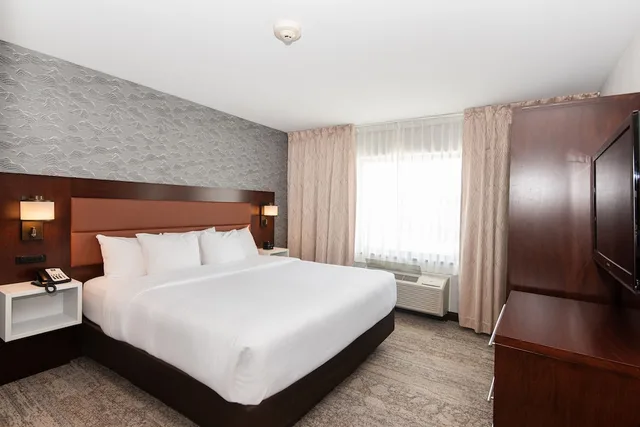 Efficiency, Suite, King Bed, Quality Inn and Suites Val d Or, QC 1/1