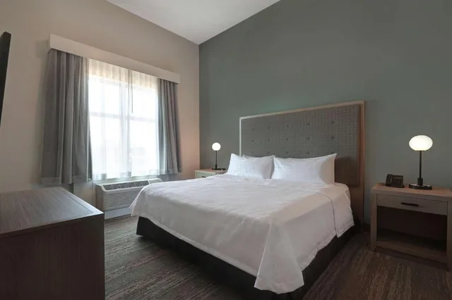 جناح بسرير كينج مع أريكة لذوي الإعاقة، Homewood Suites by Hilton Santa Clarita 1/1
