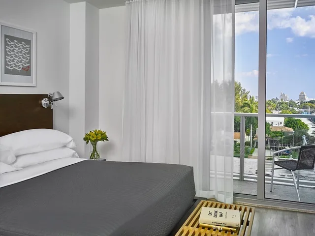 1 Bedroom, Skyline, Suite, Queen Bed, Sofa, Balcony، ABAE Hotel by Eskape Collection 1/2