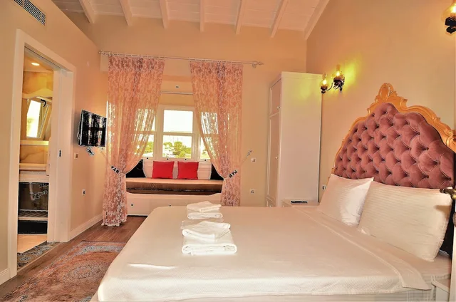 غرفة ديلوكس رباعية بسرير كينج بإطلالة على الجبل مع أريكة، Alacati Grand Eldoris Otel 6/10