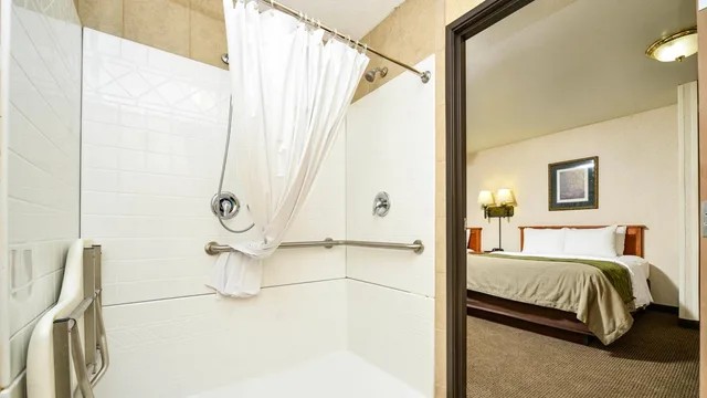 1 Queen Bed - Mob Acc RI Shwr Nsmk Micfridg، Motel6 Minot, ND 10/10