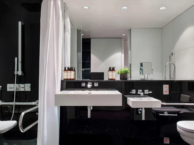 Always ME, Me London Hotel 5/10