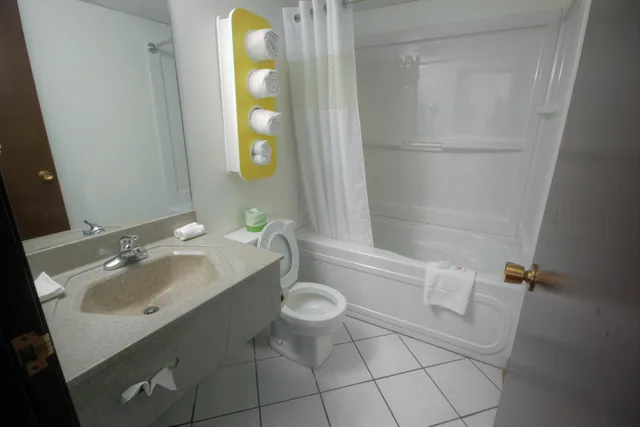 غرفة قياسية بسريرين كوين، Motel6 Lethbridge Ab 6/7