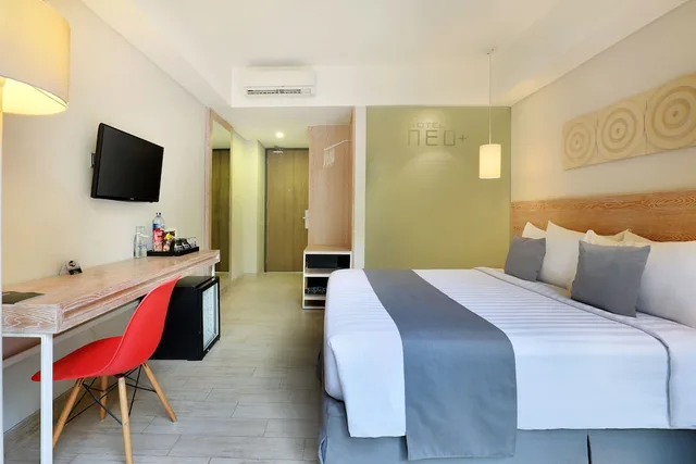 غرفة ديلوكس بسرير كينج بشرفة، Hotel Neo Kuta Legian 2/3