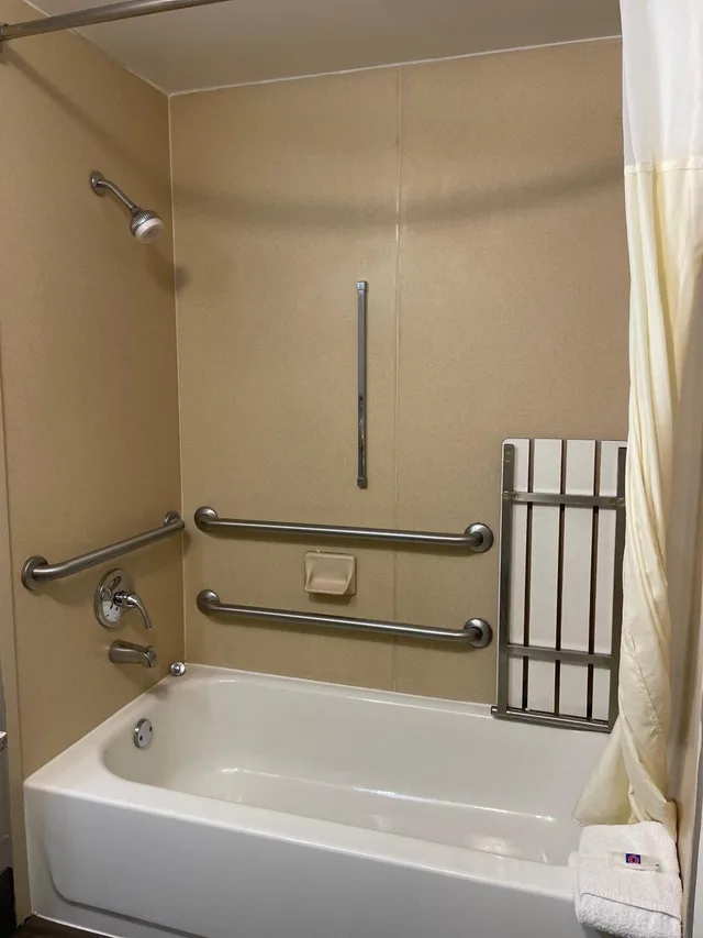 غرفة بسرير كينج لذوي الإعاقة، Red Roof Inn Birmingham - Highway 280 5/7