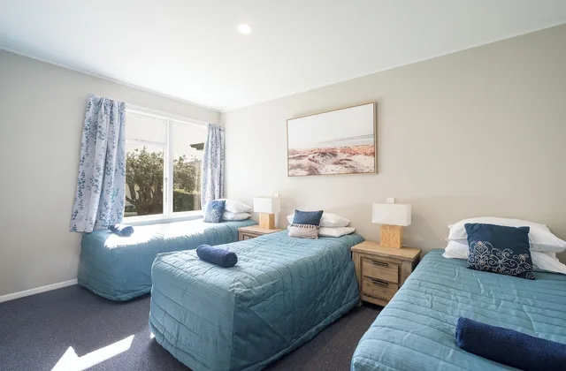 4 Bedrooms, Beach House, 5 Beds, 2 Queen Beds, Sofa, Tahuna Beach Kiwi Holiday Park & Motel 7/10