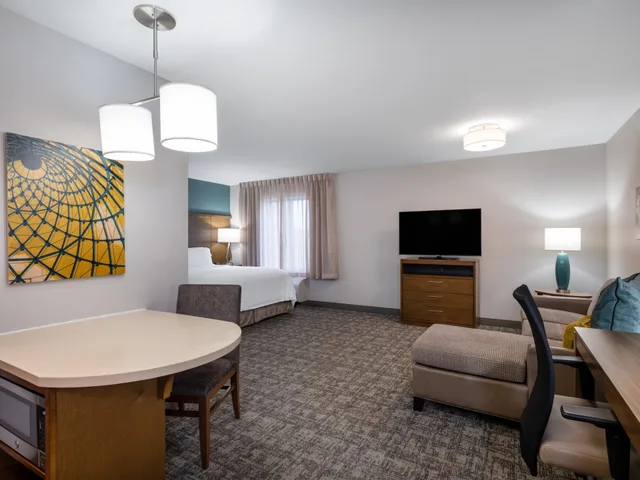 جناح استوديو بسرير كينج لذوي الإعاقة، Staybridge Suites Sioux City Southeast 3/6