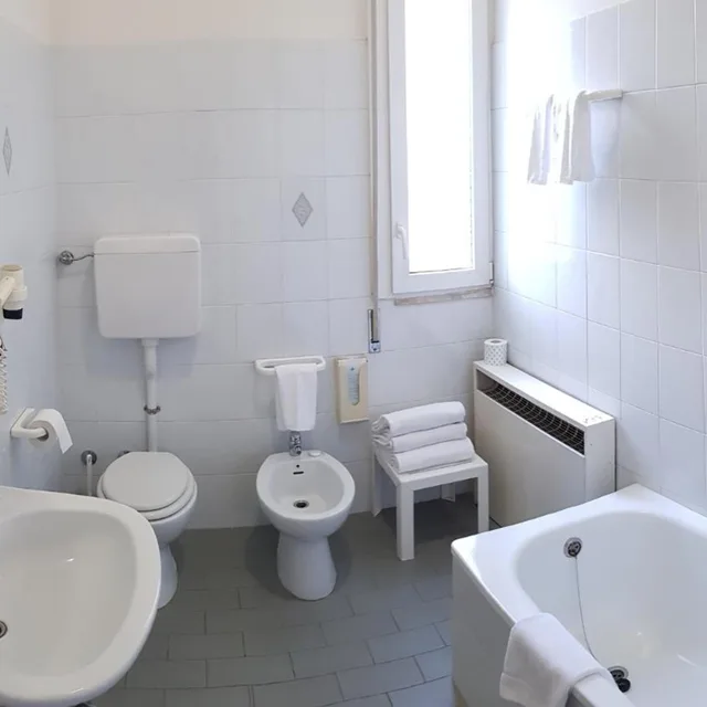 غرفة ثلاثية، Terme Di Castel San Pietro 5/7