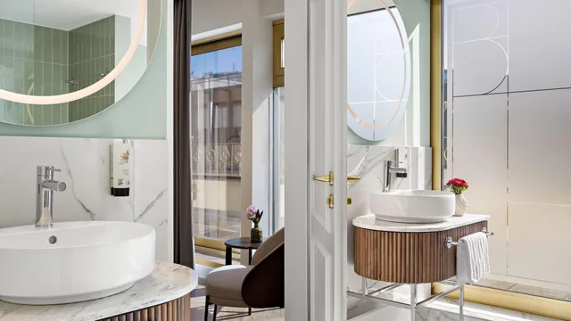 جناح بشرفة، Hotel Bristol Berlin 5/7