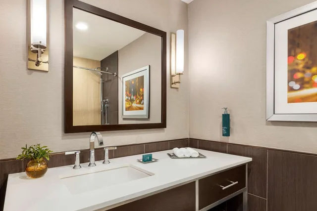 غرفة بسرير كوين، Hilton Philadelphia City Avenue 1/1