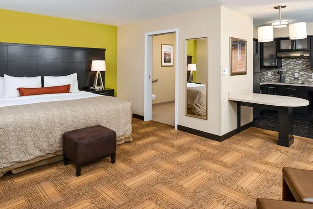 جناح استوديو بسرير كينج بمطبخ، Staybridge Suites Merrillville 1/4