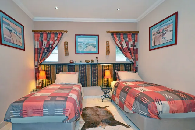 5 Murphy Beds, Suite, King Bed، Cherry Tree Cottage Linden Bed And Breakfast 1/4