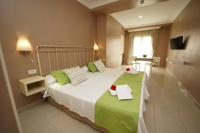 استوديو بسريرين منفصلين، RF Astoria - Adults Only 1/5