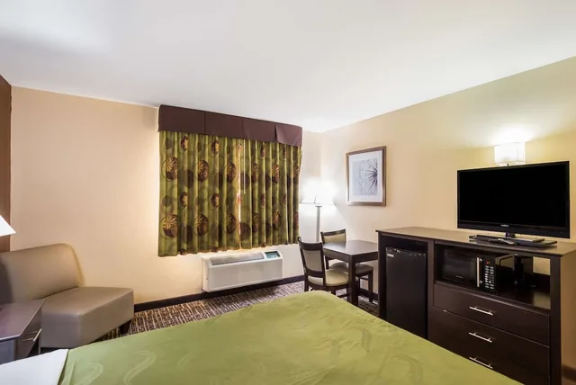 جناح بسرير كينج، Quality Inn & Suites Caseyville - St. Louis 7/10