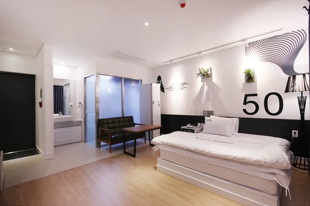 Premium, Queen Bed, Hotel Insomnia 1/10