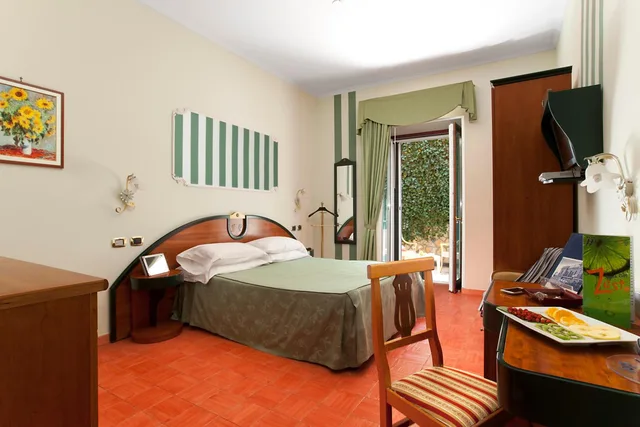 غرفة ثلاثية، Hotel Prestige 3/6