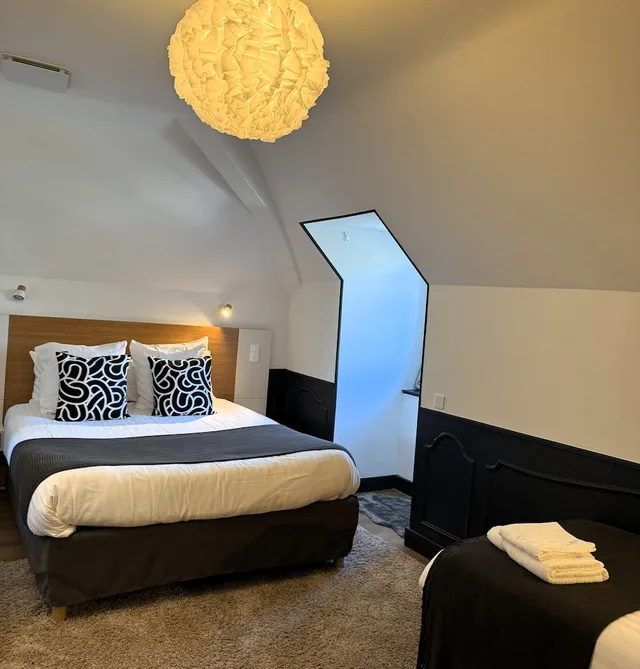 غرفة ثلاثية بسرير مزدوج وسرير فردي، Citotel Le Chapon Fin 8/10