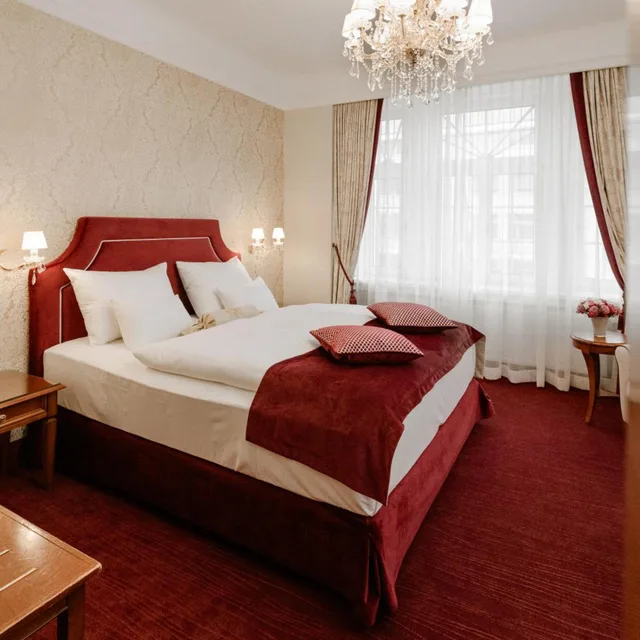 Room, King Bed, Stefanie 2/10