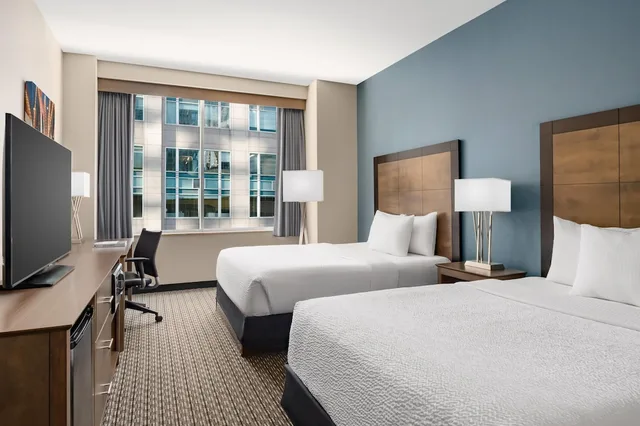 غرفة بسريرين كوين، La Quinta Inn Suites By Wyndham Chicago Downtown 7/10
