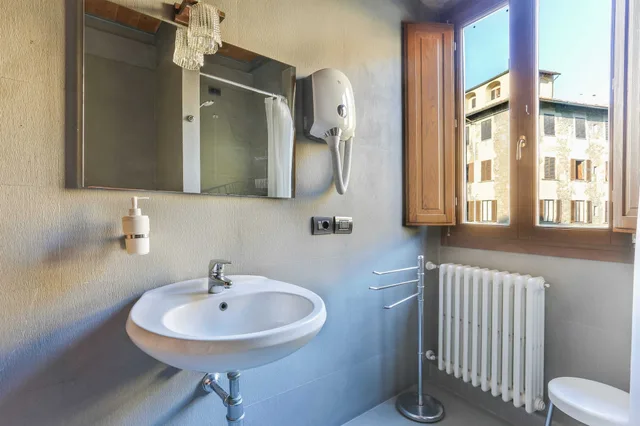 شقة أساسية بسريرين كوين مع أريكة، Uffizi Suite II in Florence-hosted by Sweetstay 8/9