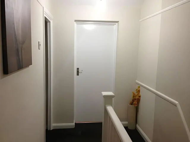 Basic, Single, Single Bed, Shared Bathroom, Apple House Guest House Heathrow Airport 3/3