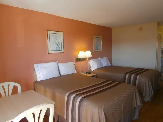 غرفة بسريرين مزدوجين، Americas Best Value Inn Tucker 3/3