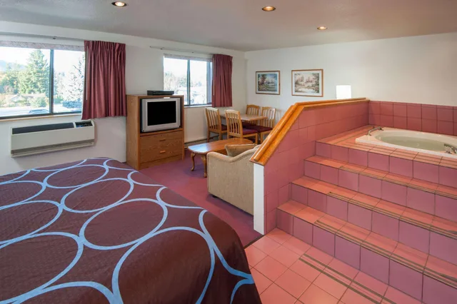 جناح بسرير كينج، Super 8 by Wyndham Salmon Arm 1/1