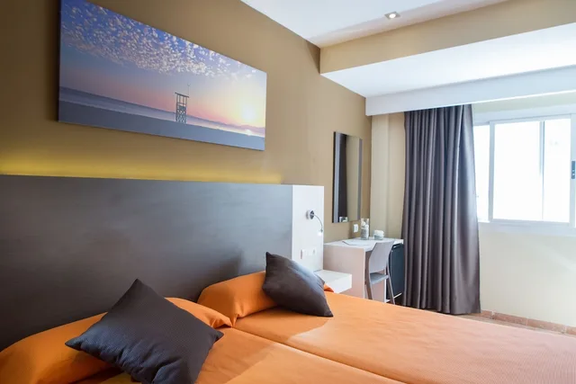 Room, Single, Twin Beds, Abelux 1/3