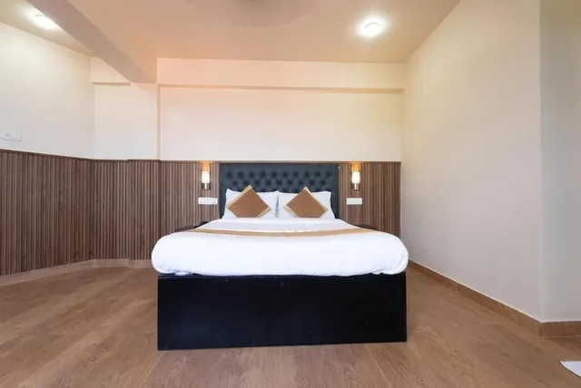 Executive, Queen Bed, Sea View, Hotel Mainak 8/10
