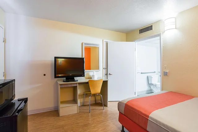 Standard, Queen Bed, Accessible, Motel6 Holbrook, AZ 4/4