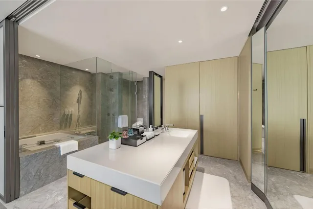 Guest Room, Deluxe, Twin Beds, 2 Double Beds, City View, JW Marriott Hotel Taiyuan 6/6