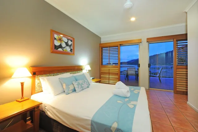 2 Bedrooms, Spa, Penthouse, Marina View, Top Floor، at Boathaven Bay Holiday Apartments 5/9