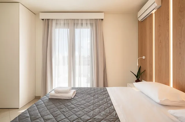 Deluxe, Apartment, King and Twin Beds, Elia Platanias 1/4