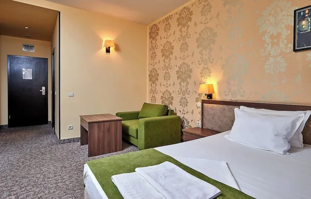 غرفة بسريرين منفصلين مع أريكة، Hotel Forum 6/10