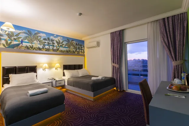 غرفة قياسية ثلاثية بسرير مزدوج وسرير فردي بغرفة نوم واحدة، Mene City Hotel 1/10