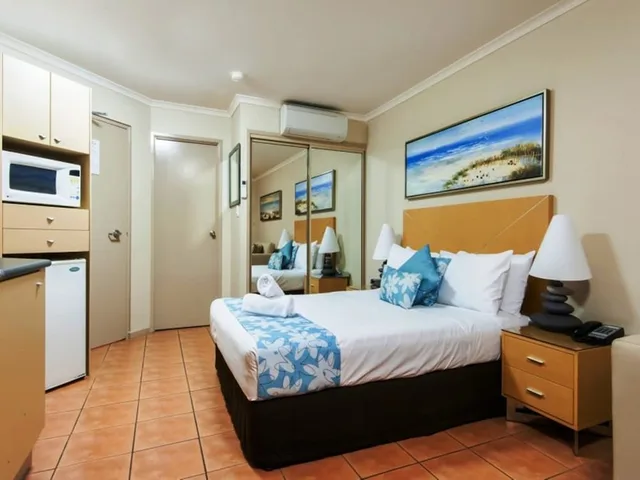 1 Bedroom, Spa, Apartment, King Bed, Bay View, Balcony، at Boathaven Bay Holiday Apartments 1/2