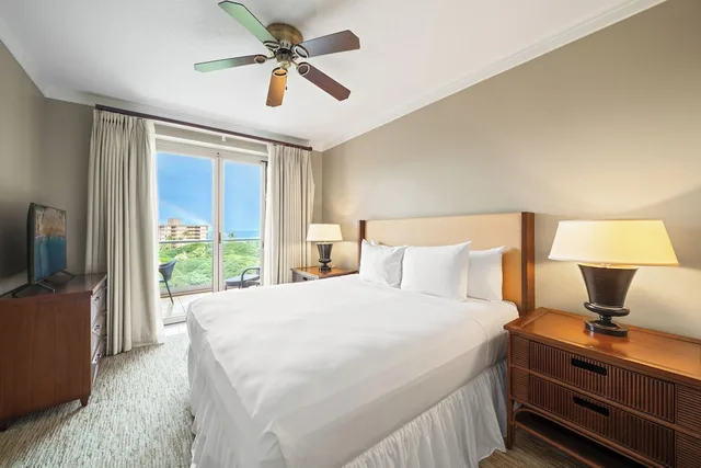 جناح بسريرين كينج بإطلالة على البحر بغرفتي نوم مع أريكة، OUTRIGGER Honua Kai Resort & Spa 5/10