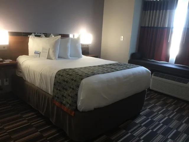 غرفة بسرير كوين بحوض استحمام لذوي الإعاقة، Microtel Inn And Suites By Wyndham Sweetwater 7/10