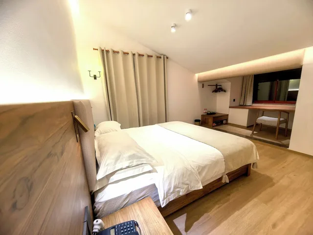 غرفة كومفورت بسرير كينج بإطلالة على النهر، Yangshuo River View Hotel 5/10