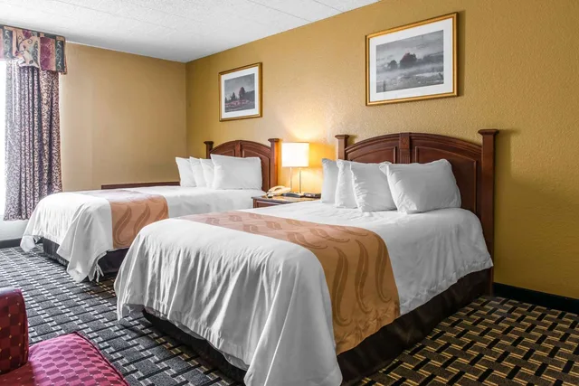 غرفة بسريرين مزدوجين، Ramada by Wyndham New Kensington 1/3