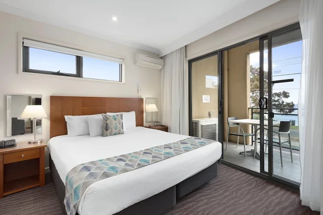 2 Bedrooms, Apartment, King and Twin Beds, Bay View, Quality Hotel Bayside Geelong 3/5