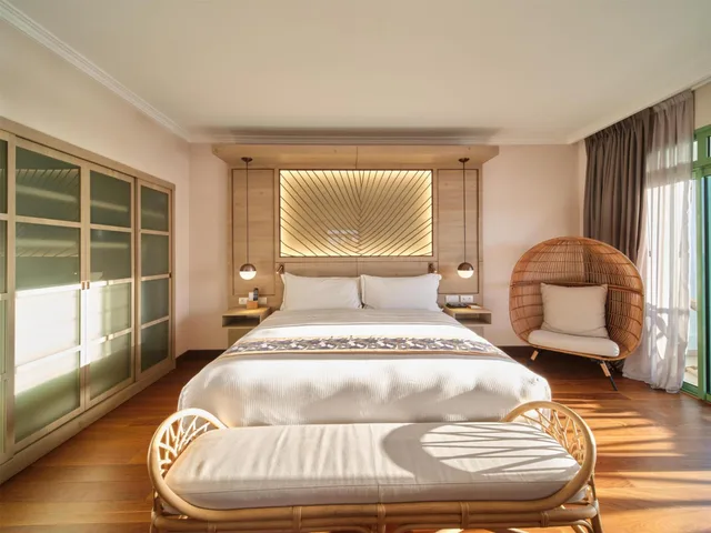 جناح بسرير كينج بإطلالة على البحر مع أريكة، Hilton Hotel Tahiti 1/7