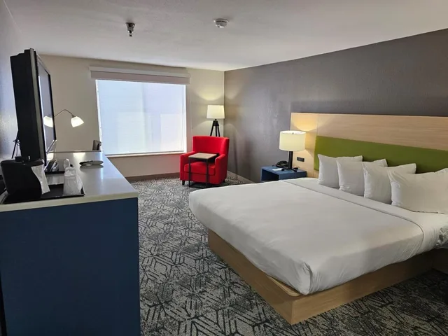 Room, King Bed, Country Inn Suites By Radisson Savannah I 95 North Ga 16/20