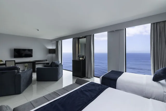 Signature, Family, 1 Queen and 1 Single Bed, Sea Front, Hotel MaRadha Colombo 3/7