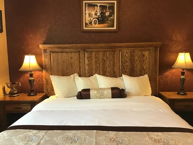 غرفة بسرير كوين، Eureka Inn, Trademark Collection by Wyndham 3/5
