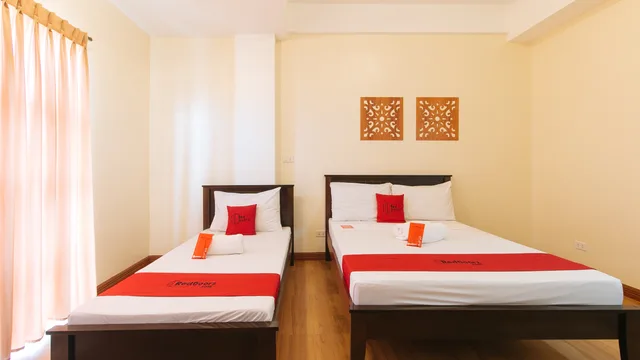 غرفة قياسية ثلاثية، RedDoorz Plus near Johnson and Johnson Paranaque 3/6